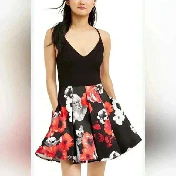 Fit flare party cocktail dress. - Picture 2 of 6